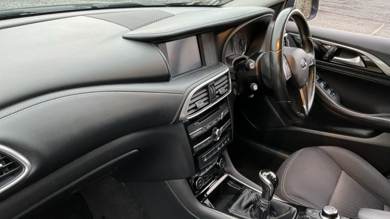 Infiniti Q30 1.5d Business Executive 5dr Diesel Hatchback